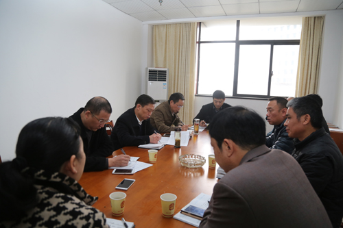 1召开座谈会.JPG