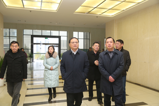 刘斌、刘艳红、鲁骏等领导视察我院法治综治工作.JPG