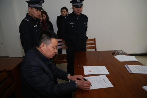 法院依法拘留方某.JPG