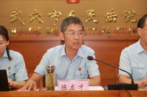 3黄冈中院刑二庭庭长陈友才通报黄冈市今年刑事审判工作情况.JPG