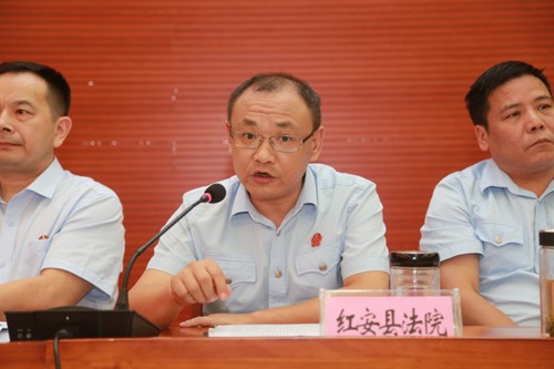 红安县法院刑庭庭长曾志斌.JPG