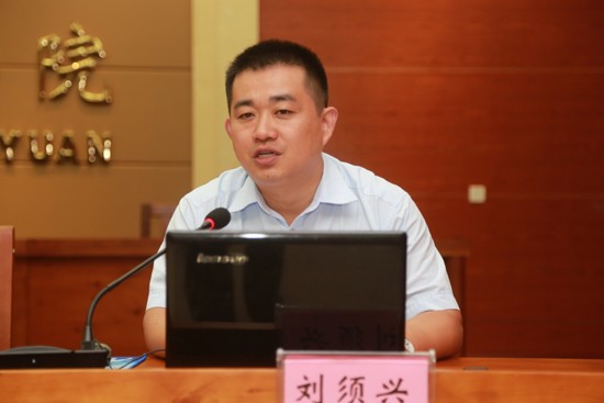 4黄石铁山区法院党组书记、院长刘须兴授课.JPG